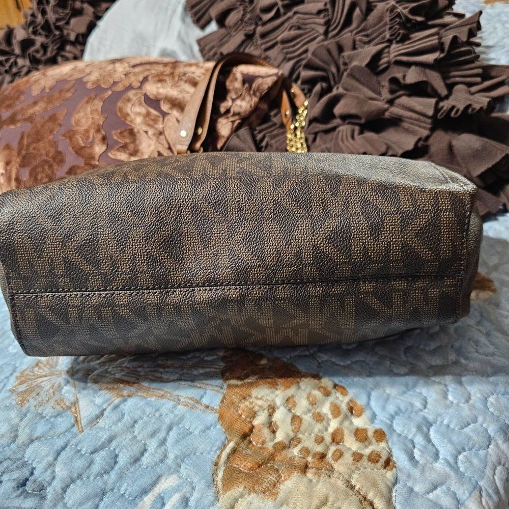 Michael Kors Jet Set Chain Tote Purse - Picture 3 of 9